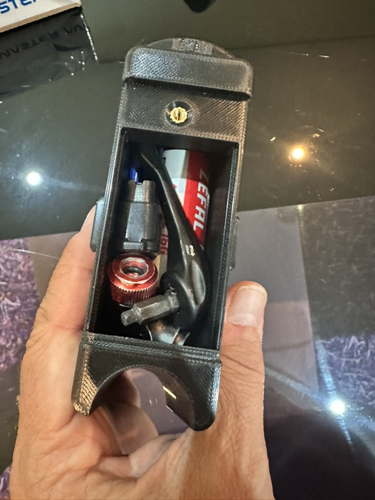 Open Pocket Small showing an example tool and inflation kit