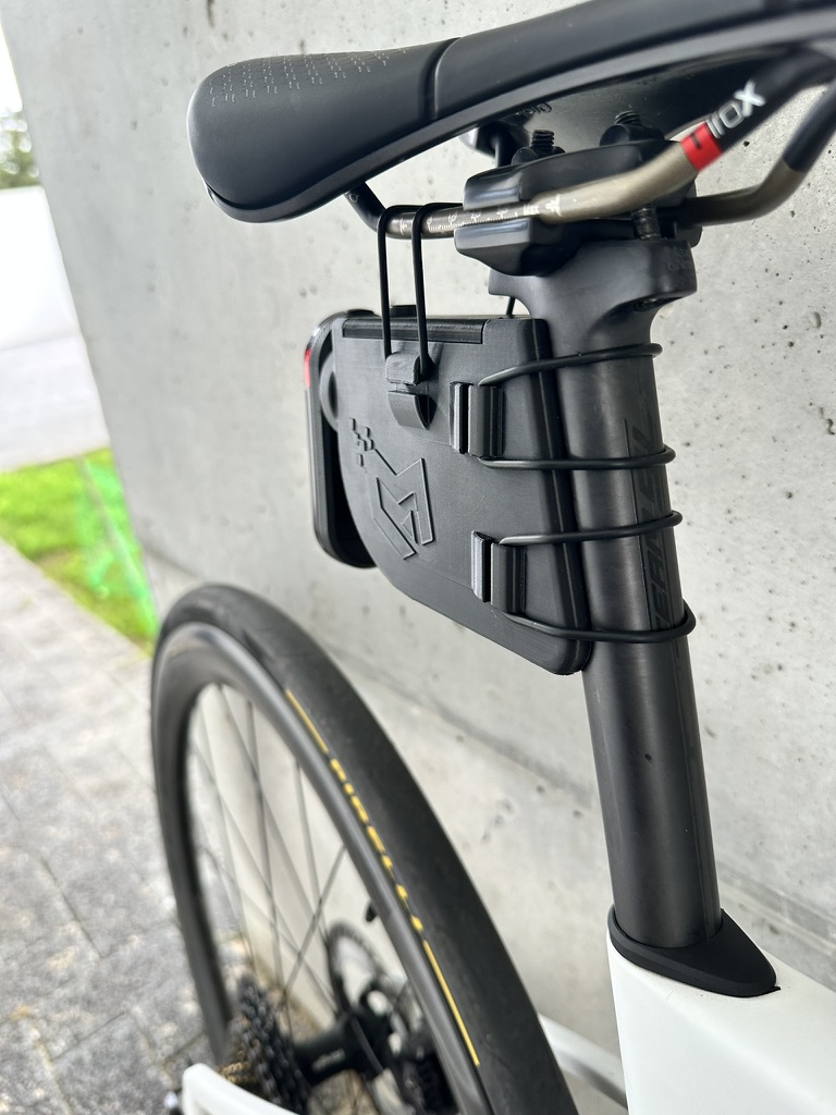 Pocket Small mounted behind the seatpost and beneath the saddle of a road bike